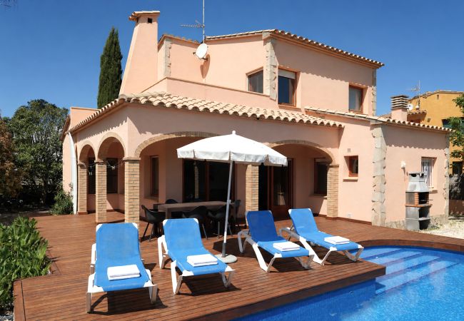 Villa in Sant Pere Pescador - Schitterende villa bij zandstrand van Sant Pere Pescador