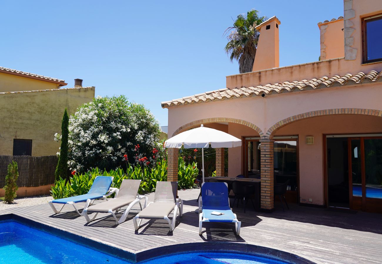 Villa in Sant Pere Pescador - Schitterende villa bij zandstrand van Sant Pere Pescador