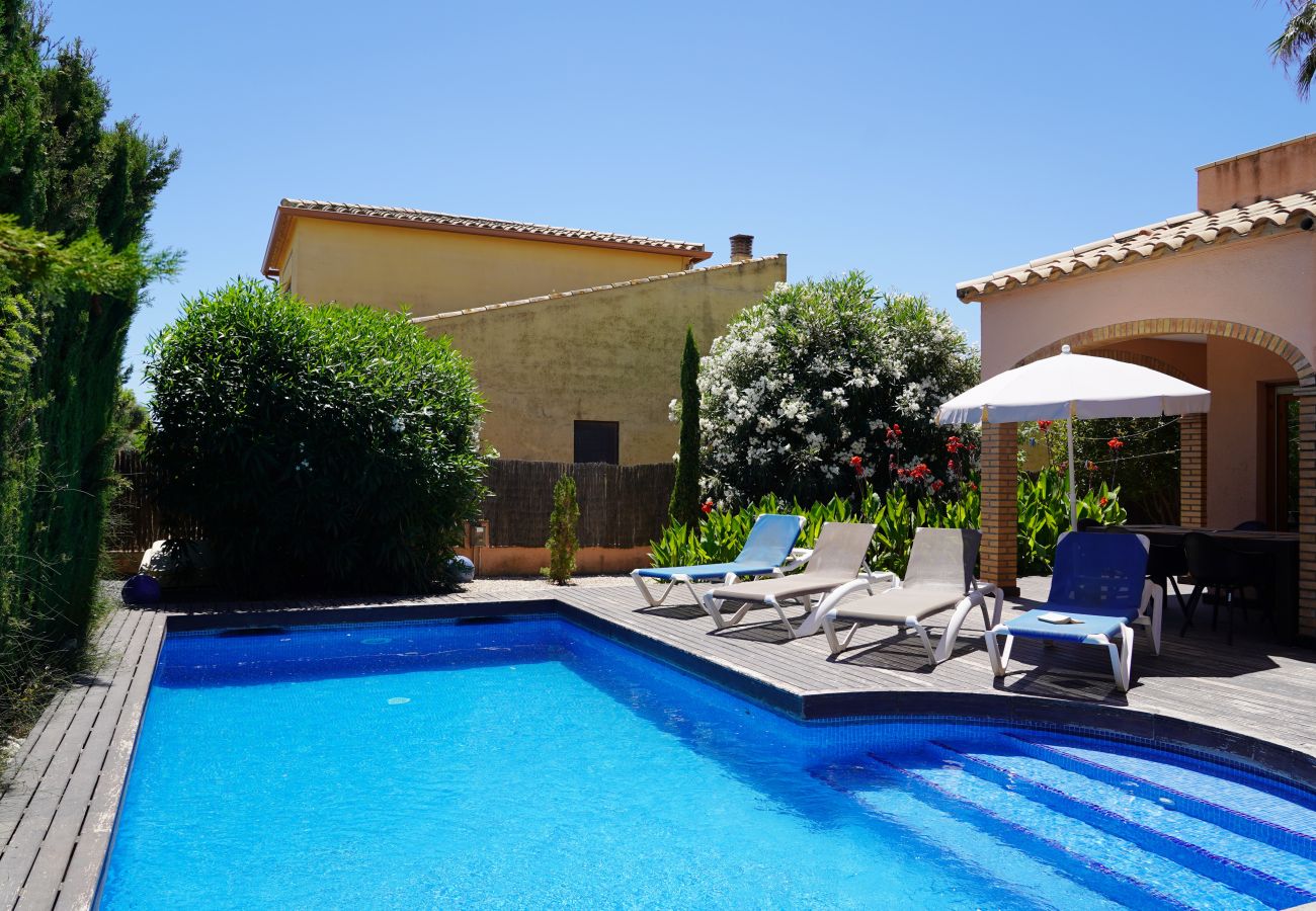 Villa in Sant Pere Pescador - Schitterende villa bij zandstrand van Sant Pere Pescador
