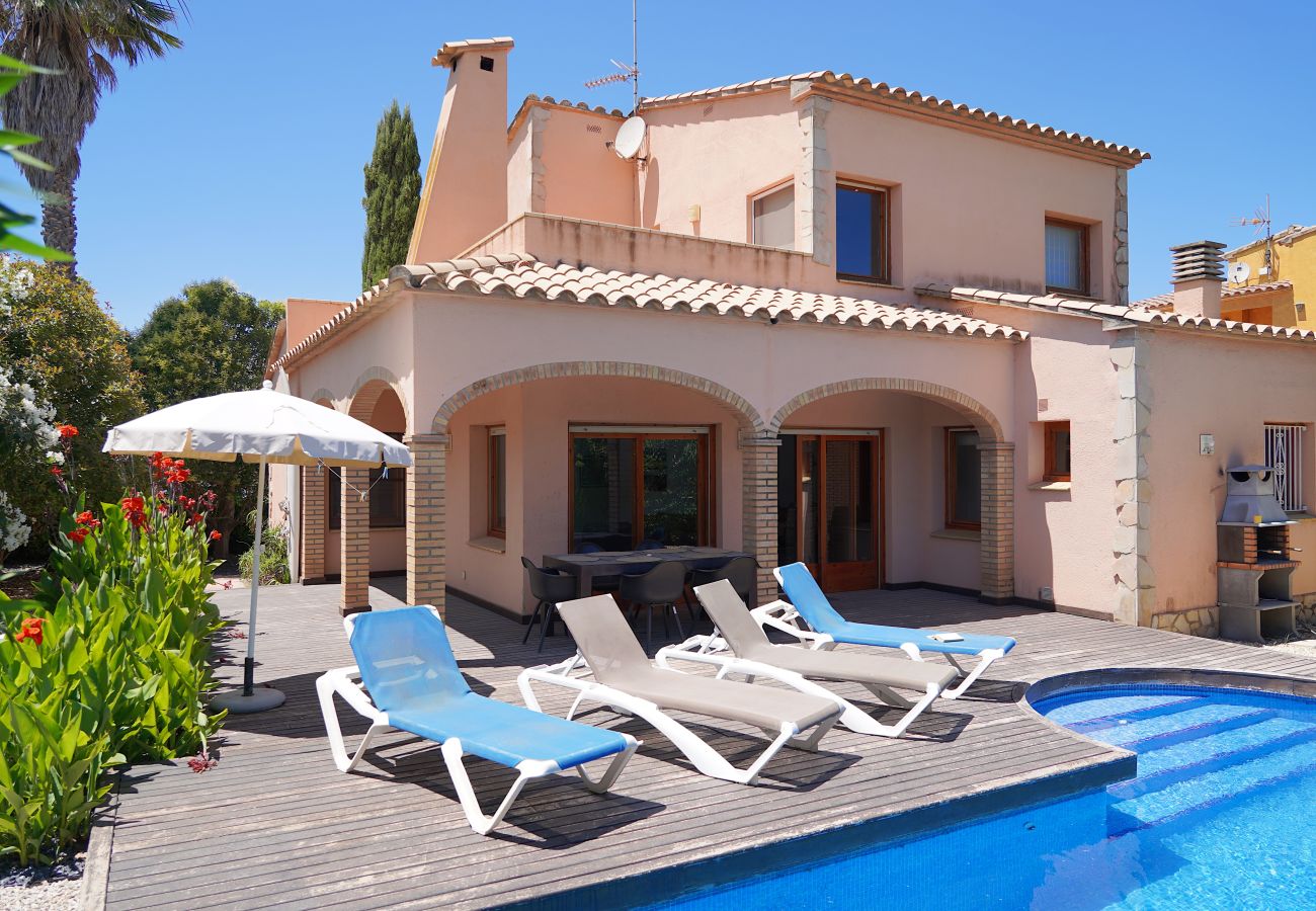 Villa in Sant Pere Pescador - Schitterende villa bij zandstrand van Sant Pere Pescador