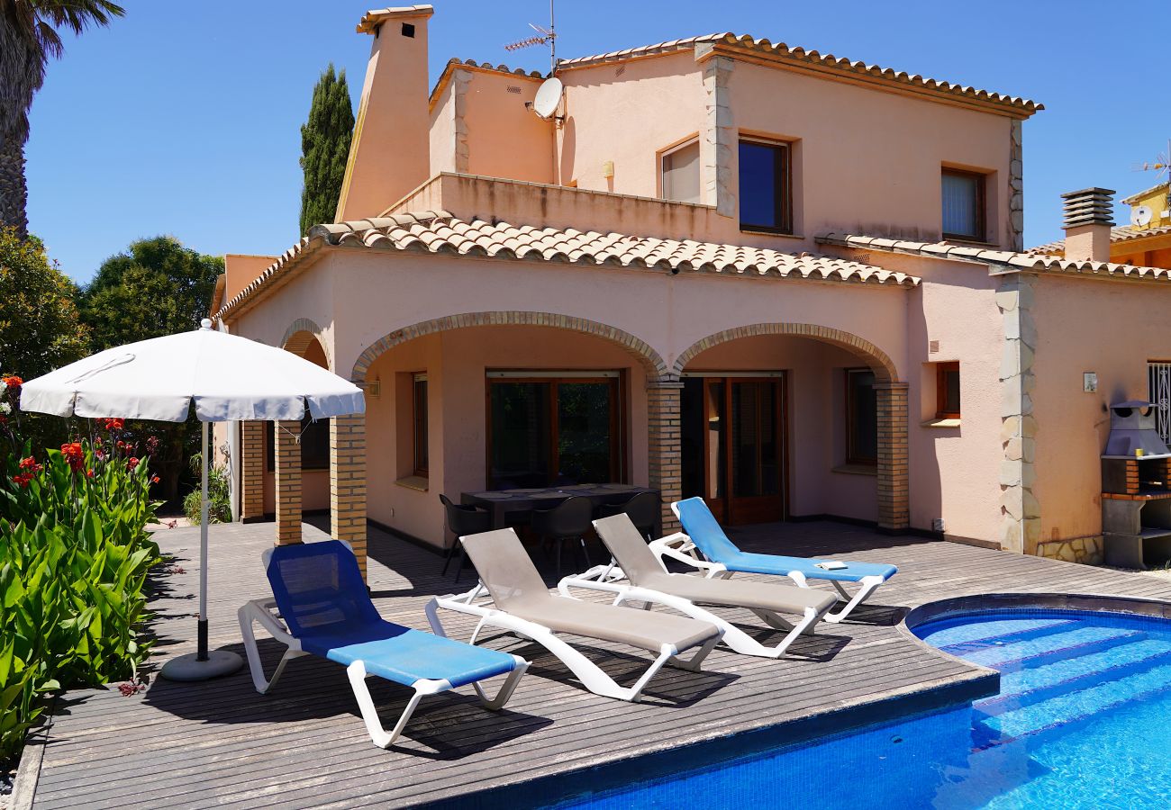 Villa in Sant Pere Pescador - Schitterende villa bij zandstrand van Sant Pere Pescador