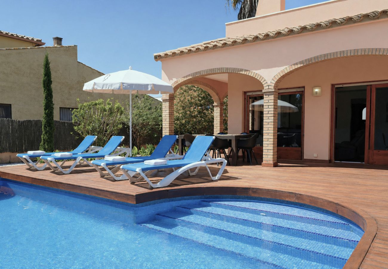 Villa in Sant Pere Pescador - Schitterende villa bij zandstrand van Sant Pere Pescador