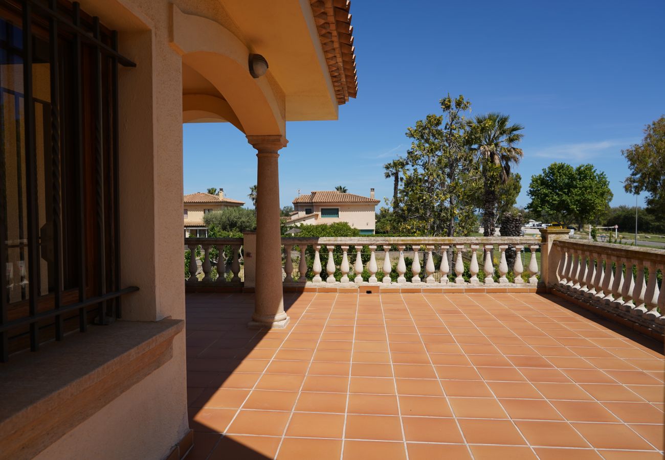 Villa in Sant Pere Pescador - Ruime villa met privézwembad vlak bij het strand aan de Costa Brava