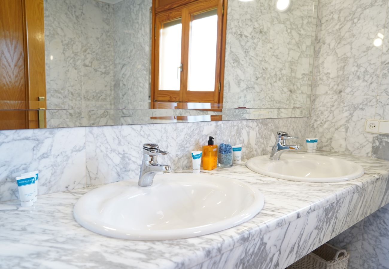 Villa in Sant Pere Pescador - Ruime villa met privézwembad vlak bij het strand aan de Costa Brava