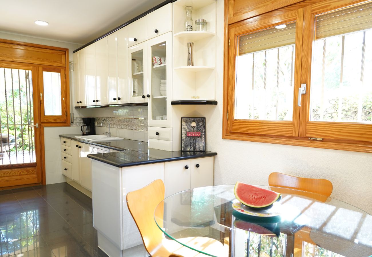 Villa in Sant Pere Pescador - Ruime villa met privézwembad vlak bij het strand aan de Costa Brava