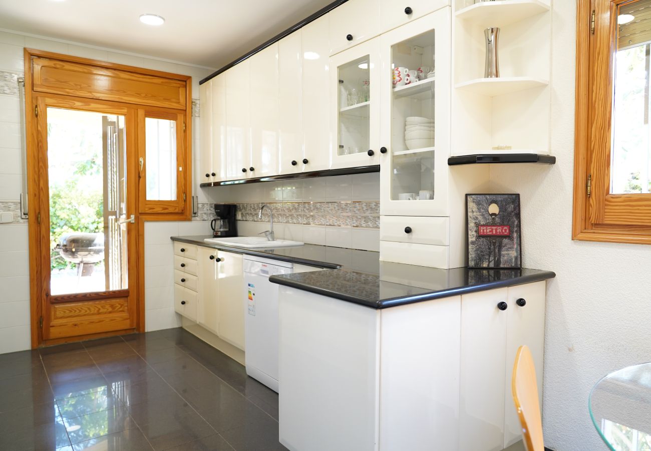 Villa in Sant Pere Pescador - Ruime villa met privézwembad vlak bij het strand aan de Costa Brava
