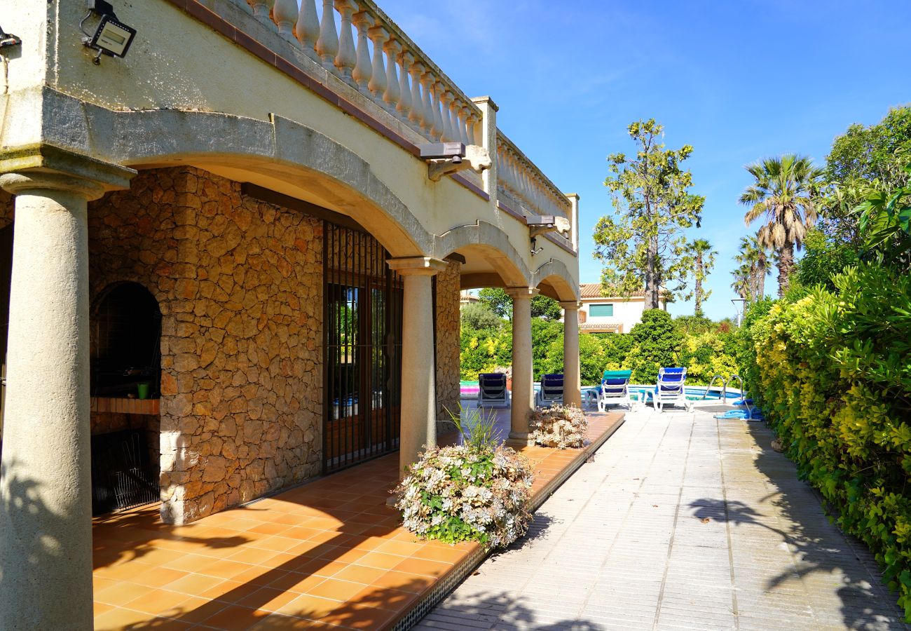 Villa in Sant Pere Pescador - Ruime villa met privézwembad vlak bij het strand aan de Costa Brava