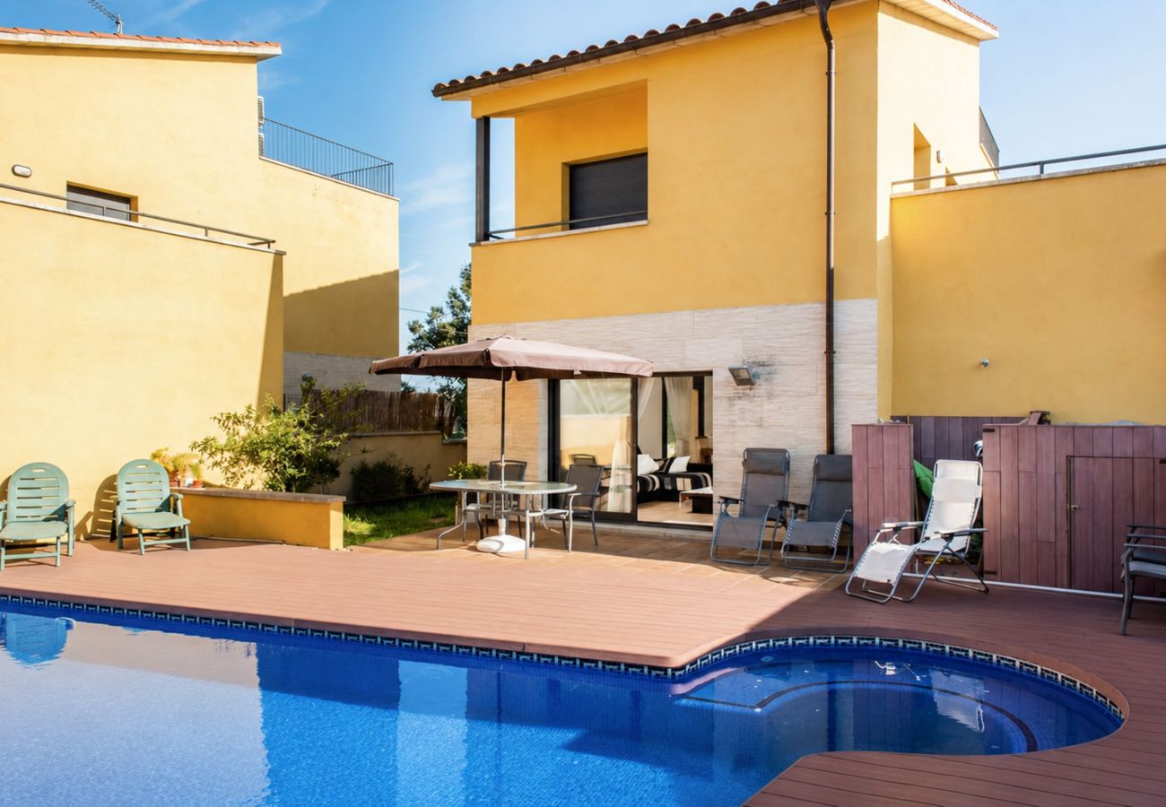 Huis in Sant Pere Pescador - Modern vakantiehuis met 3 slaapkamers en privézwembad in Sant Pere Pescador
