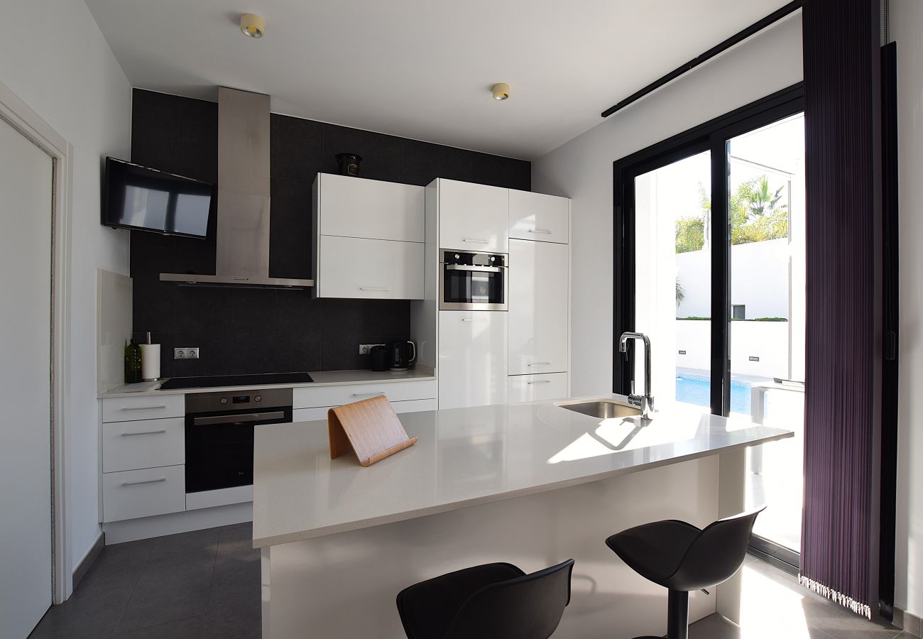 Villa in San Fulgencio - Moderne villa aan de Costa Blanca met privezwembad en heerlijk terras