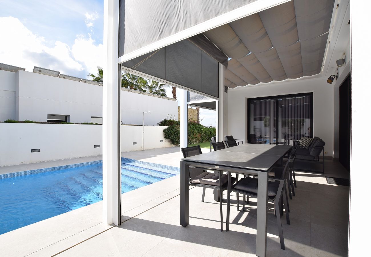 Villa in San Fulgencio - Moderne villa aan de Costa Blanca met privezwembad en heerlijk terras