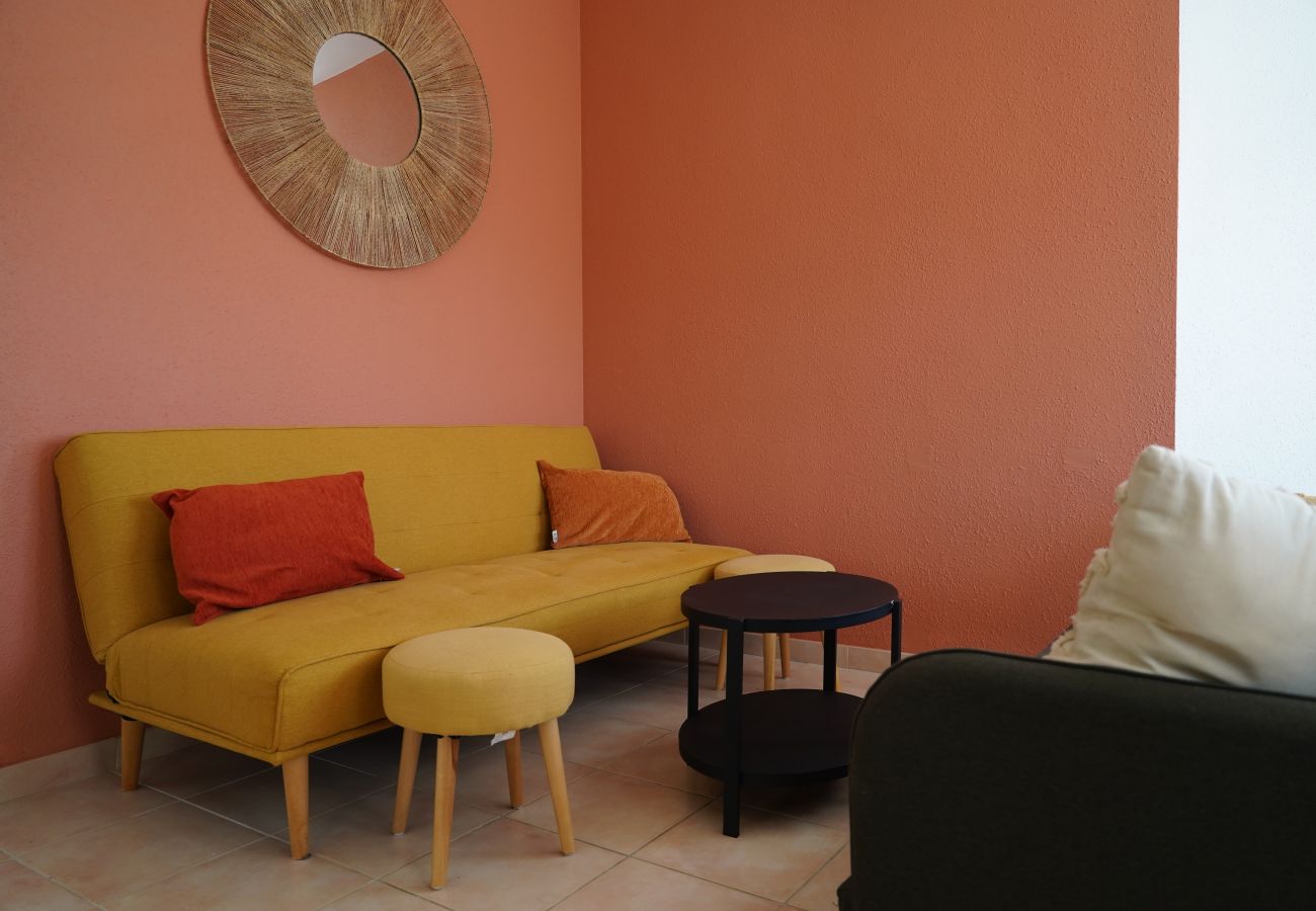 Villa in Sant Pere Pescador - Comfortable house with a pool very close to the beach.