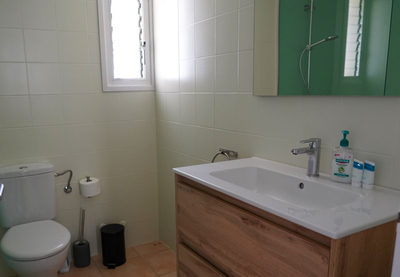 Villa in Sant Pere Pescador - Comfortable house with a pool very close to the beach.