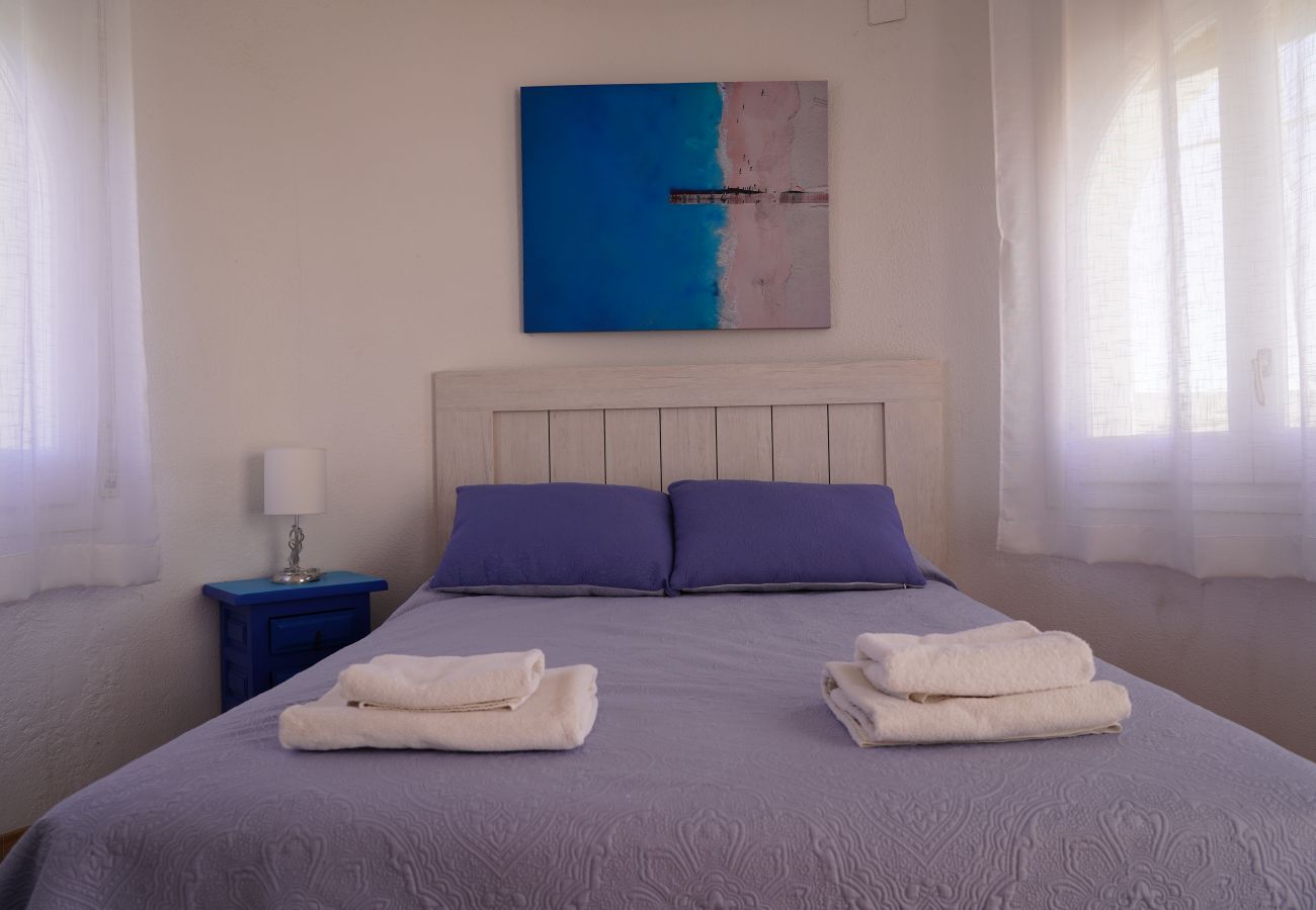 Villa in Sant Pere Pescador - Comfortable house with a pool very close to the beach.