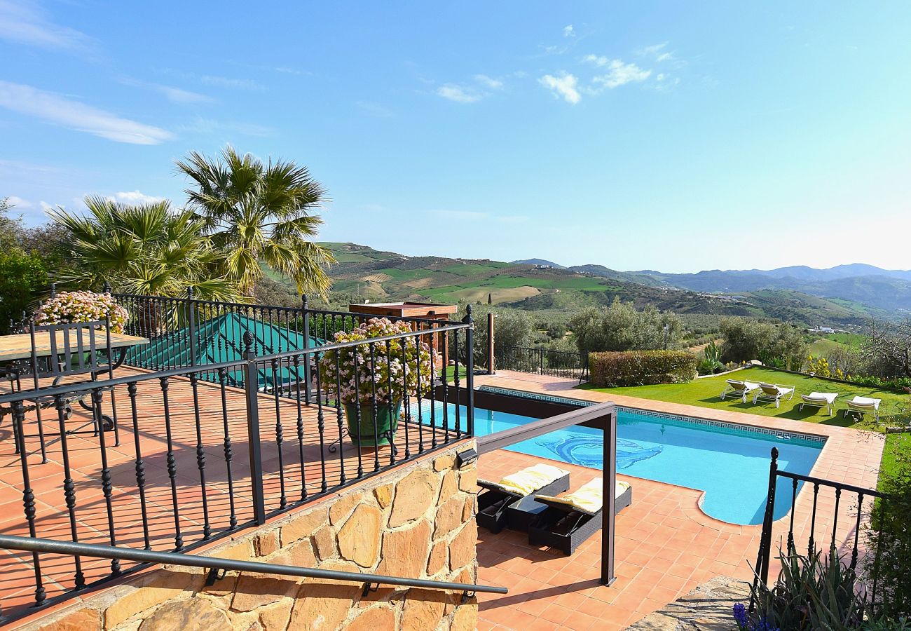 Villa in Antequera - Luxury, tranquillity and culture near El Torcal de Antequera