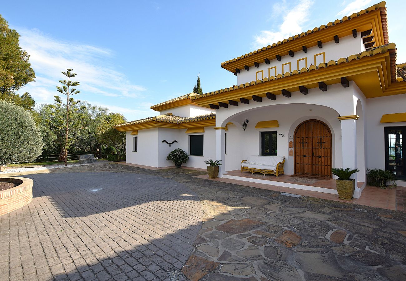 Villa in Antequera - Luxury, tranquillity and culture near El Torcal de Antequera