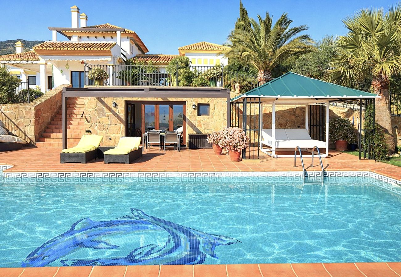 Villa in Antequera - Andalusian family retreat with pool, padel court & near El Torcal de Antequera