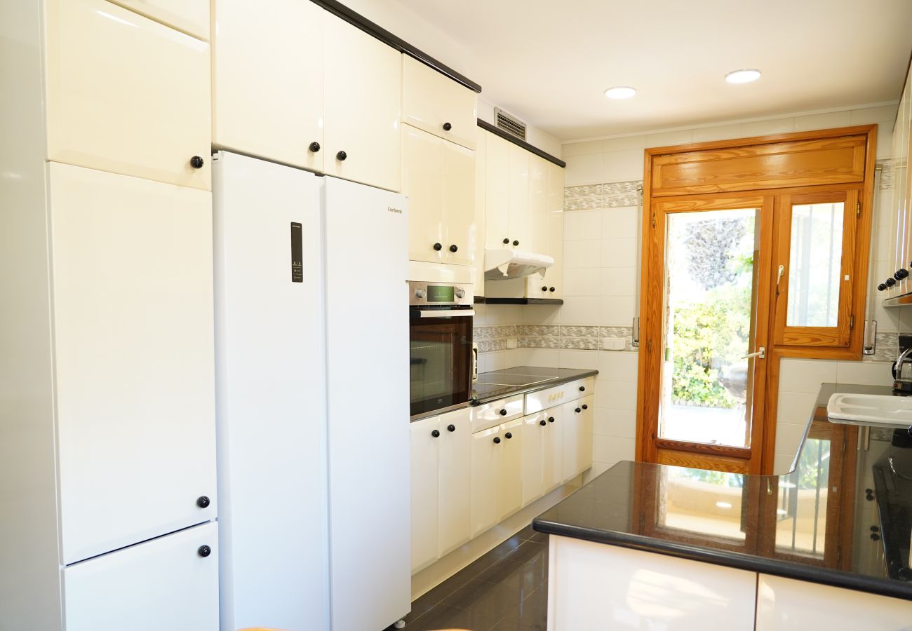 Villa in Sant Pere Pescador - Spacious villa with private pool near the beach in Costa Brava