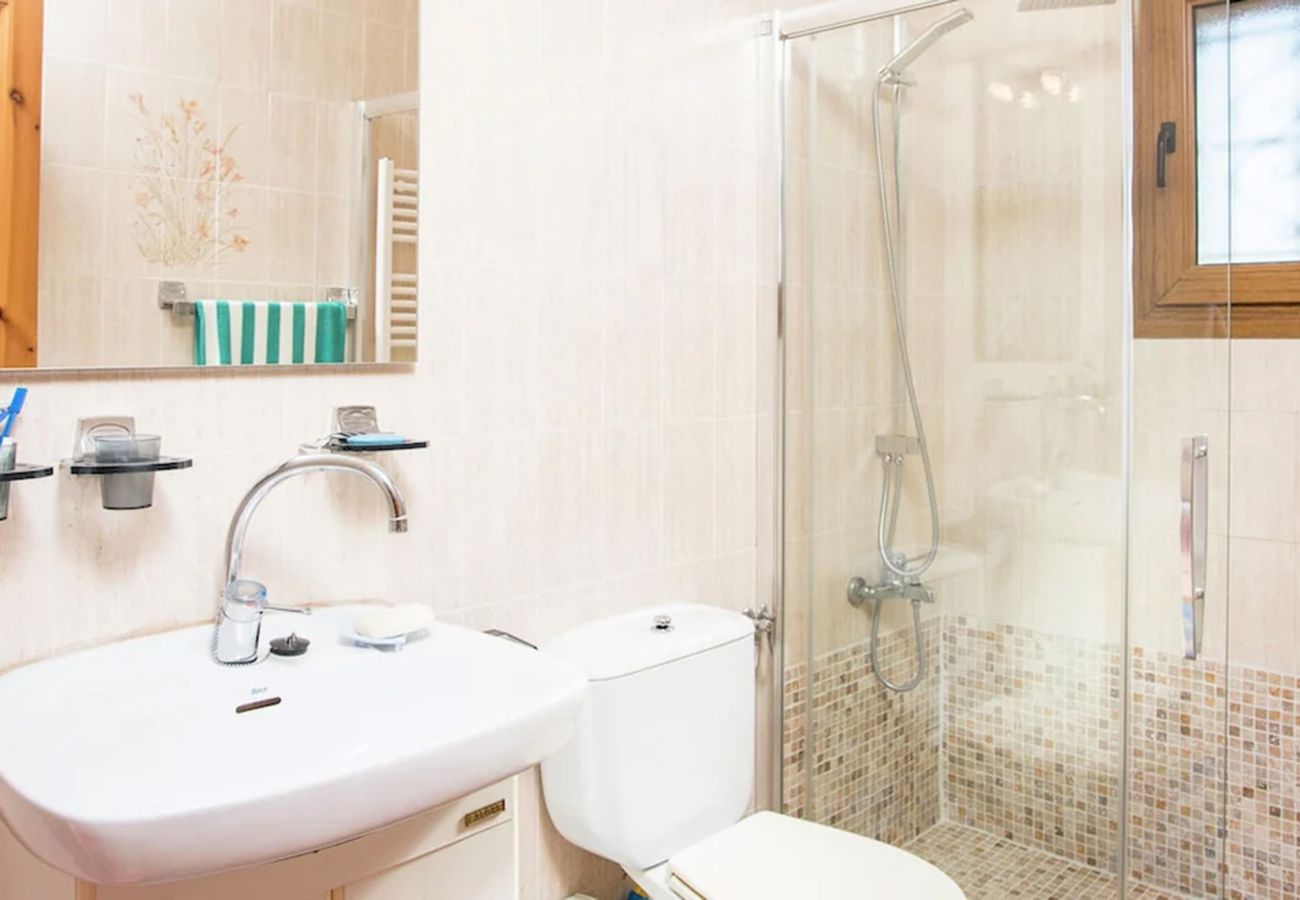 House in Sant Pere Pescador - Family-friendly holiday home near the beach in Sant Pere Pescador