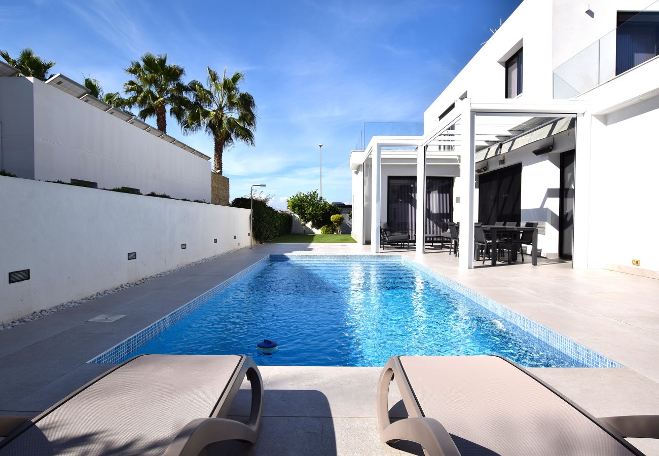 Villa in San Fulgencio - Villa Levante, Modern Costa Blanca villa with pool and sunny terrace
