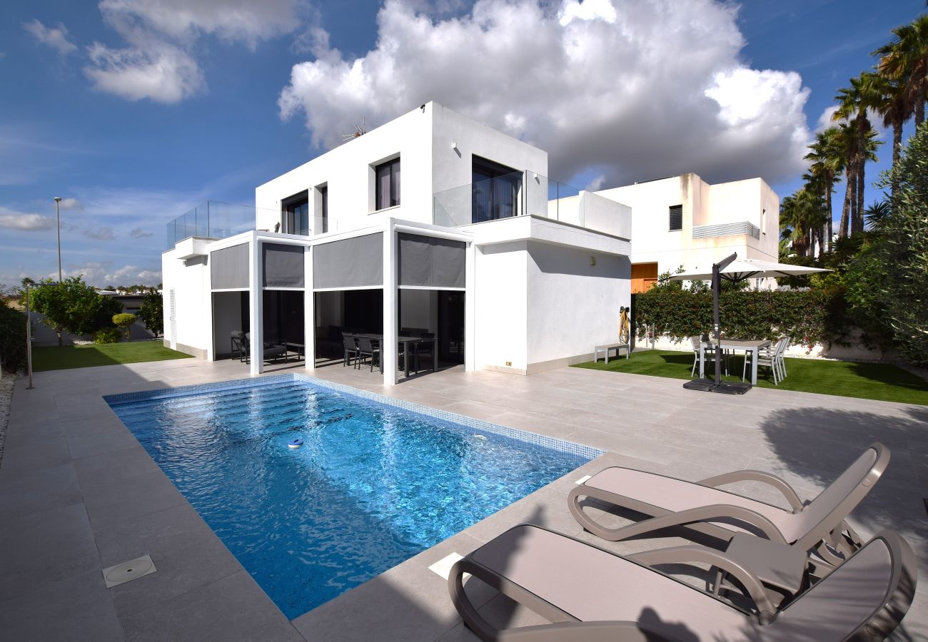 Villa in San Fulgencio - Villa Levante, Modern Costa Blanca villa with pool and sunny terrace