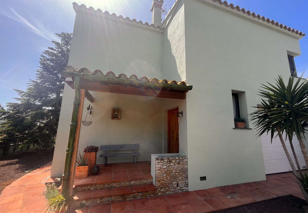 Villa in Sant Pere Pescador - Holiday home with private pool, Sant Pere Pescador