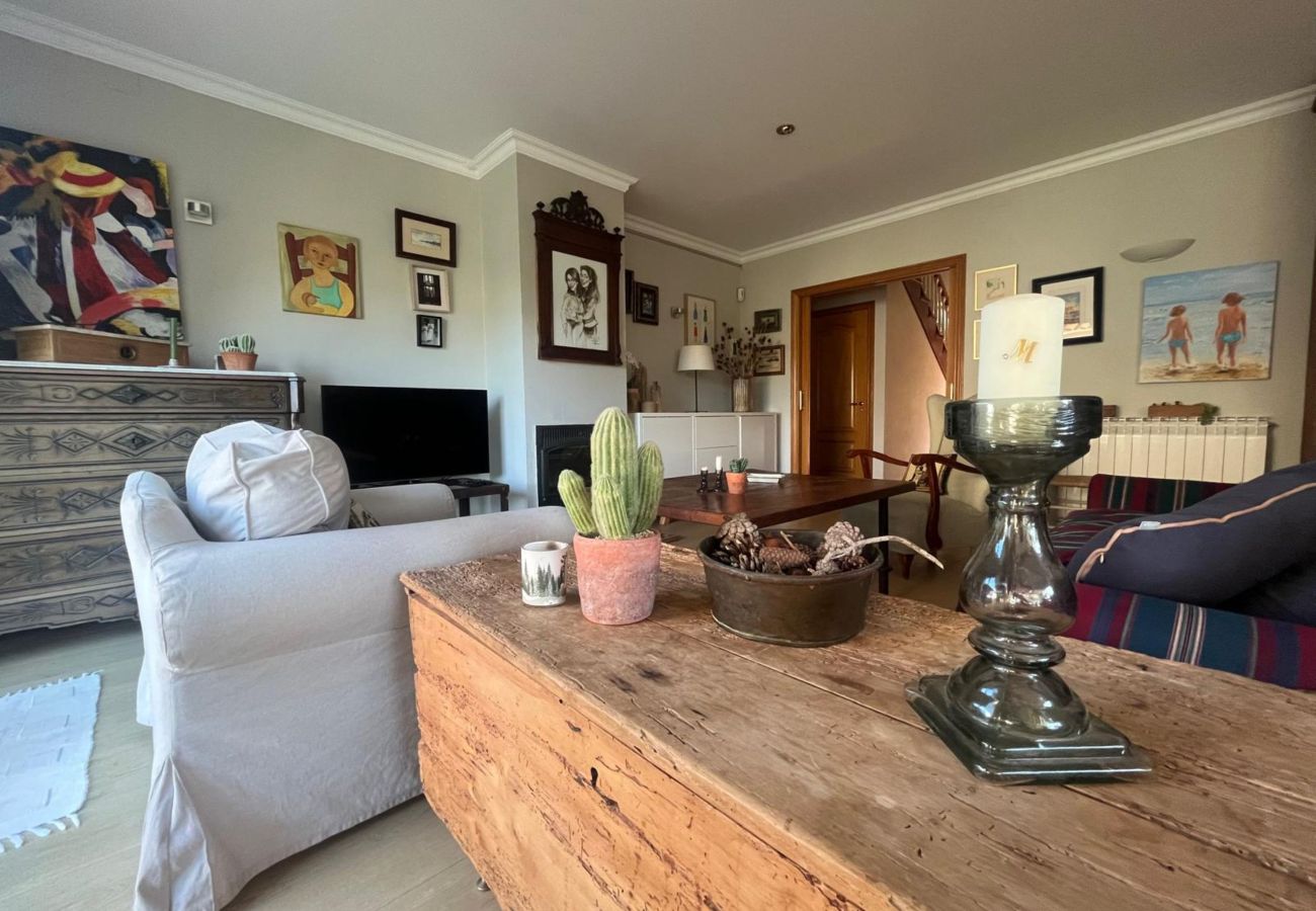 Villa in Sant Pere Pescador - Holiday home with private pool, Sant Pere Pescador