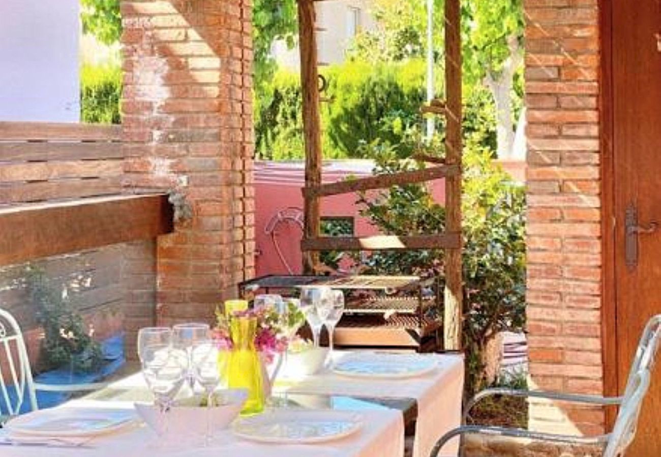 Villa in Sant Pere Pescador - Holiday home with private pool, Sant Pere Pescador