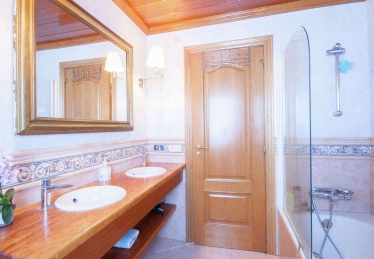 Villa in Sant Pere Pescador - Holiday home with private pool, Sant Pere Pescador